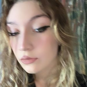 Meet your Posher, Carissa